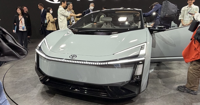 Toyota promet de « réinventer la voiture la plus vendue de tous les temps » au salon de Tokyo 2025