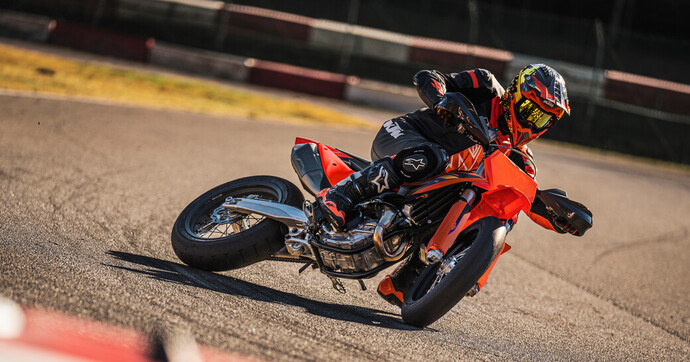 Une évolution en douceur pour la KTM 450 SMR 2026