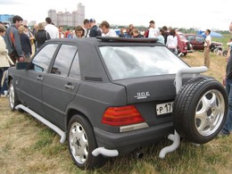 Saucisse du vendredi : Mercedes 90E