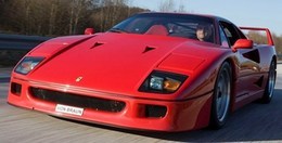 Un membre de la compagnie suédoise d’inspection des véhicules crashe une Ferrari F40