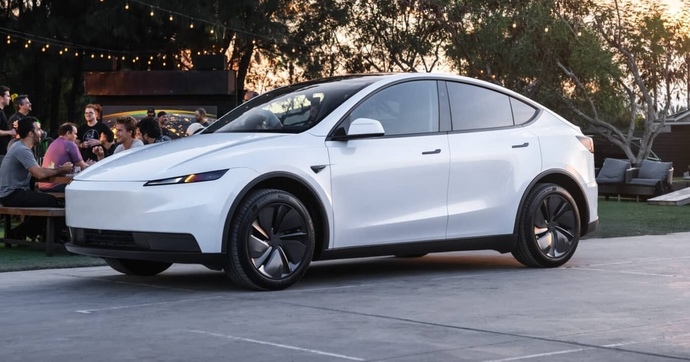 Le Tesla Model Y d’entrée de gamme baisse son prix grâce à la prime CEE