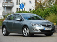 Essai vidéo - Opel Astra : la Mégane et la Golf en ligne de mire