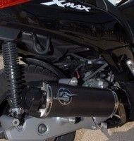 Lazareth Design met en joue le Yamaha X-max 2010 avec son pot Snipper.