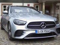 Mercedes Classe E (2020) : la voiture des notaires chausse les baskets