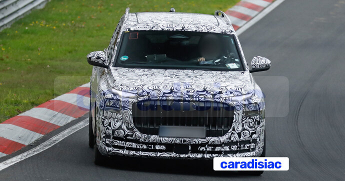 Le grand et gros SUV Audi Q9 Horch est à l’attaque sur le circuit du Nürburgring.