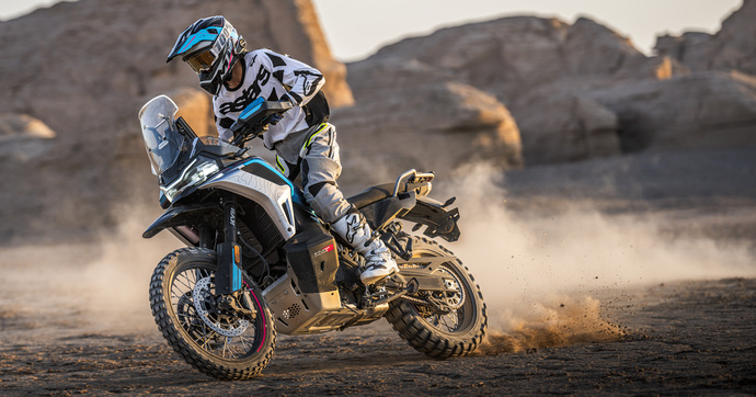 CFMoto muscle son offre avec un nouveau gros trail