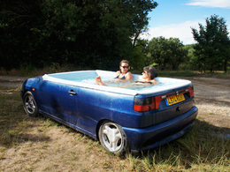 Une Seat Ibiza transformée en jacuzzi