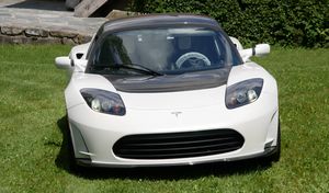 La dernière Tesla Roadster produite affichée plus d'un million d'euros