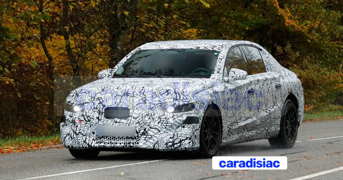 La future berline électrique Mercedes Classe E EQ remplacera la Mercedes EQE en 2027.