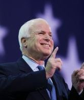 John McCain amoureux de la Chevrolet Volt