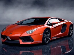 Gran Turismo 5 : Lamborghini Aventador et Nissan Leaf