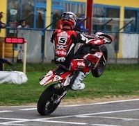 Supermotard, championnat d'Italie 2011: Adrien Chareyre monte sur le podium.