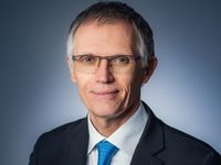 Pour Carlos Tavares, patron de PSA, la crise va "faire un tri" parmi les constructeurs