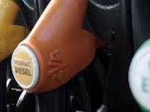 Carburant: les prix à la pompe au plus bas depuis 2011
