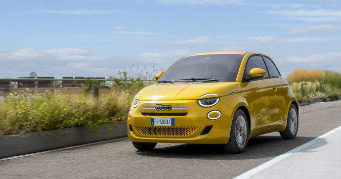 La nouvelle Fiat 500 thermique n’aurait jamais dû exister, mais elle manquait