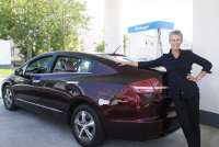 Une star américaine au volant de la Honda FCX Clarity à l'hydrogène