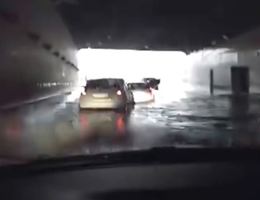 Insolite : la Tesla Model S flotte, la preuve