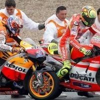 Moto GP - Espagne: Casey Stoner ne croit pas en la sincérité des excuses de Valentino Rossi