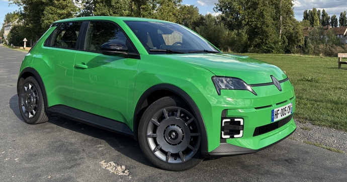 Que signifie le bon démarrage de la Renault 5 électrique ?