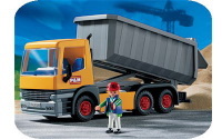 Allemagne : d'une grue, un chauffeur de camion distribue 75 000 euros à la foule