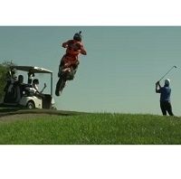 Vidéo : Ronnie Renner s'offre le "kiff" du green de golf!