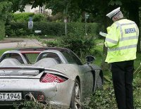 Dad, bad driver : Papa Hamilton crashe une Porsche Carrera GT