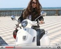 Vidéo moto : 60 ans de Vespa, 60 ans de girls