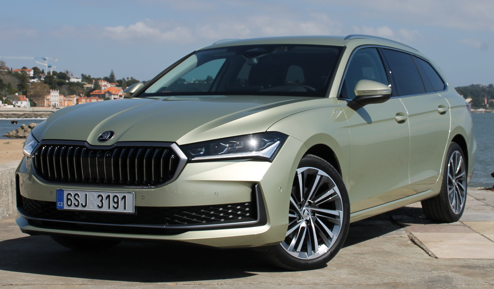 Skoda Superb Combi (2024) : toujours plus d’espace (Essai vidéo)