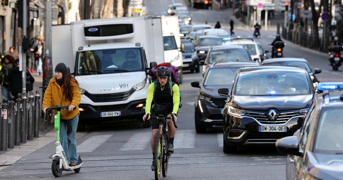 Mobilité : les Français coincés entre habitudes et manque de thunes