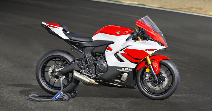 La nouvelle Yamaha R7 2026 arrivera en avril à 10 499 euros