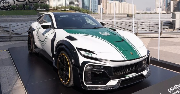 La police de Dubaï continue d’acquérir des véhicules délirants