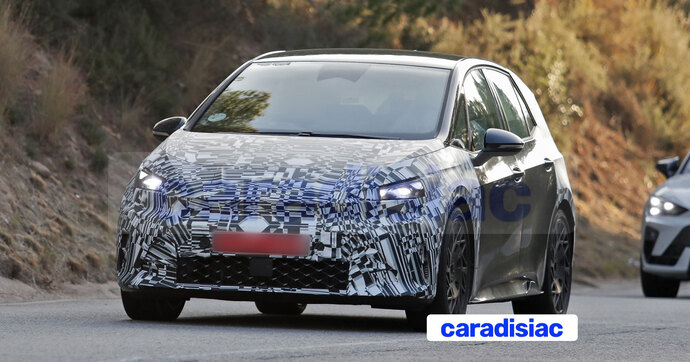 Arrivée sur le marché en 2021, la Cupra Born peaufine son restylage pour 2026.