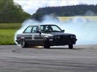 Une petite leçon de drift en BMW 335i pour finir la semaine?