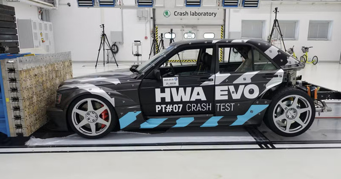 HWA a bel et bien crashé une EVO à presque 800 000 euros