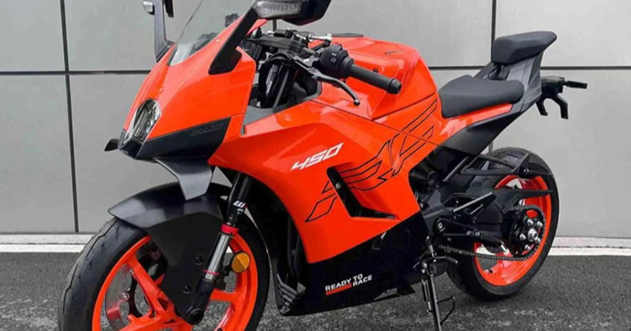 Une nouvelle sportive KTM en remplacement de la RC 390 pour les jeunes permis A2 va arriver sur le marché