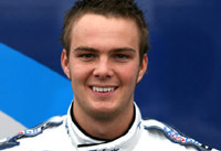 Giedo Van Der Garde est assis entre deux chaises