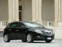 Essai vidéo - Lancia Delta : une compacte presque familiale