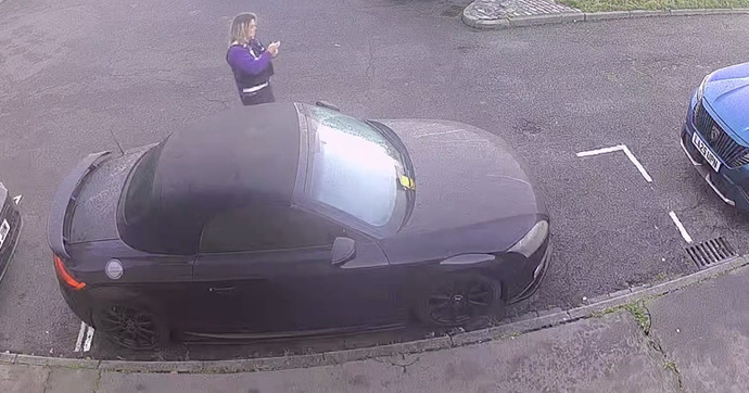 Il reçoit de multiples amendes pour une place handicapé peinte pendant ses vacances