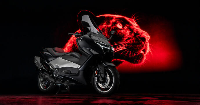 Le maxi-scooter Yamaha TMAX fête son 25ᵉ anniversaire avec une série spéciale affichée à 13 999 euros