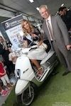Peugeot Scooters : Miss France 2015 roule en Django 125 Evasion