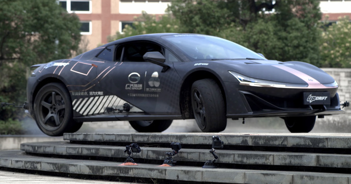 Oui, la supercar électrique chinoise Hyper SSR peut faire un Gymnkhana