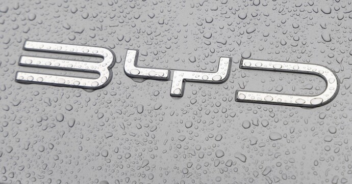 L’assouplissement des règles de 2035 fait râler en partie l'automobile européenne et sourire la Chine