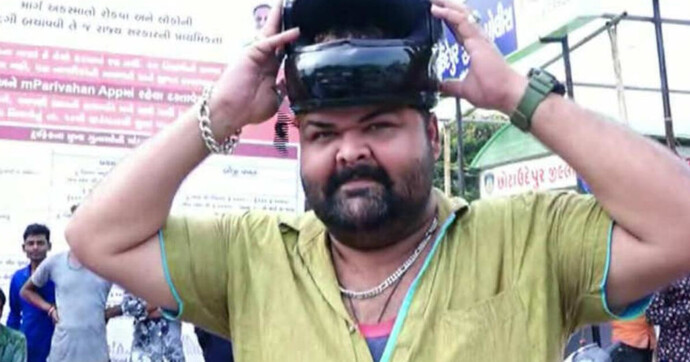 Trop grosse pour la loi : l’homme qui peut rouler à moto sans casque… parce qu’aucun n’existe pour lui