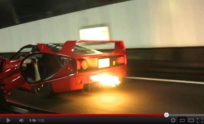 Ferrari F40 : son et lumière dans un tunnel
