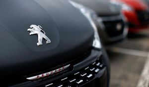 PSA : ventes stables au premier semestre, Renault passe pour la première fois devant