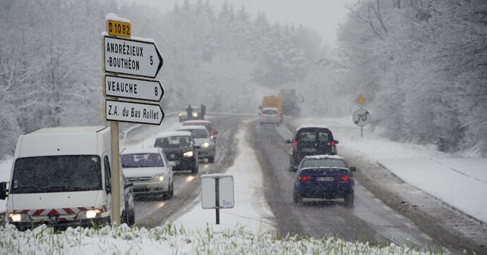 Alerte sur les routes de Noël : entre vigilance rouge et blocages, ce qui vous attend risque de compliquer vos trajets