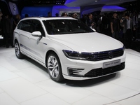 Volkswagen Passat 8 GTE : branchée - En direct du Salon de Paris 2014