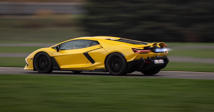 On s’est trompé sur les flammes de la Lamborghini Revuelto, toutes nos excuses