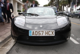 La Tesla Roadster électrique testée sur la piste d'essai !