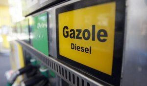 Diesel : hausse des taxes à la pompe pour aider les équipementiers